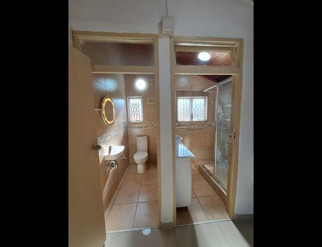 2 BEDROOM PROPERTY TO RENT IN CROSSMOOR